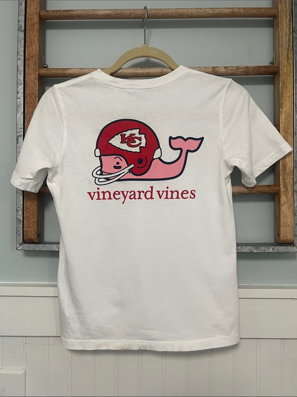 Boys, Vinyard Vines, Kansas City Chiefs whale T-shirt, size small (8-10)